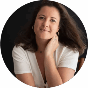 QUI SUIS-JE ? Julie KODAD - educatrice spécialisée